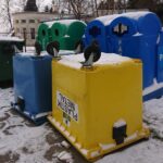 16.01.2021. Starachowice. Odwrócone pojemniki na odpady / Anna Głąb / Radio Kielce