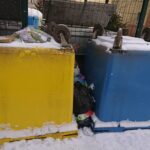 16.01.2021. Starachowice. Odwrócone pojemniki na odpady / Anna Głąb / Radio Kielce