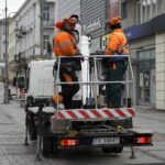 11.01.2021. Kielce. Demontaż świątecznych iluminacji / Piotr Kwaśniewski / Radio Kielce