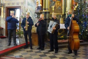 06.01.2021. Sędziszów. Parafia pw. Świętych Apostołów Piotra i Pawła. Święto Trzech Króli / Ewa Pociejowska-Gawęda / Radio Kielce