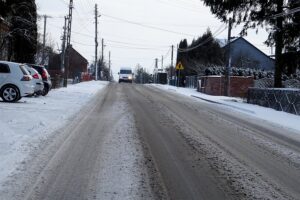 13.01.2021. Zima - droga powiatowa w Skroniowie / Ewa Pociejowska-Gawęda / Radio Kielce