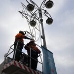 11.01.2021. Kielce. Demontaż świątecznych iluminacji / Piotr Kwaśniewski / Radio Kielce