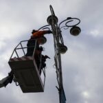 11.01.2021. Kielce. Demontaż świątecznych iluminacji / Piotr Kwaśniewski / Radio Kielce