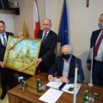 20.01.2021 Wodzisław. Pierwsza sesja Rady Miejskiej w Wodzisławiu. Na zdjęciu (od lewej): Paweł Faryna - starosta jędrzejowski, Dominik Łukasik - burmistrz Wodzisławia , Janusz Zasada - wiceprzewodniczący Rady Miejskiej w Wodzisławiu, Leszek Krzelowski -  przewodniczący Rady Miejskiej  w Wodzisławiu / Ewa Pociejowska-Gawęda / Radio Kielce