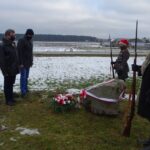 24.01.2021 Rakoszyn. Obchody 158. rocznicy powstania styczniowego. Na zdjęciu wójt Jacek Lato i przewodniczący rady gminy Nagłowice Szczepan Treter / Ewa Pociejowska-Gawęda / Radio Kielce