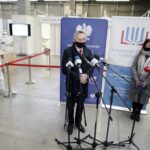 11.01.2021. Kielce. Konferencja prasowa wojewody świętokrzyskiego. Na zdjęciu (od lewej): Zbigniew Koniusz - wojewoda świętokrzyski i Marzena Chodakowska - Świętokrzyski Urząd Wojewódzki / Piotr Kwaśniewski / Radio Kielce