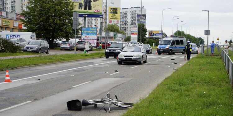 25.08.2020 Kielce. Potrącenie rowerzysty na ulicy Warszawskiej / Dionizy Krawczyński / Radio Kielce