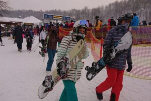 30.01.2021. Bałtów. Zajęcia edukacyjne na zaśnieżonym obiekcie / Anna Głąb / Radio Kielce