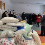 13.01.2021 Sandomierz. Przekazanie darów zebranych przez Caritas Diecezji Sandomierskiej w ramach akcji „Gwiazdka dla potrzebującego" / Grażyna Szlęzak-Wójcik / Radio Kielce