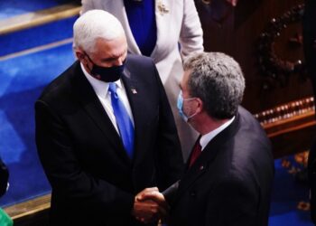 Kongres oficjalnie zatwierdził zwycięstwo Joe Bidena / PAP/EPA/JIM LO SCALZO