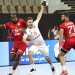 15.01.2021 Egipt. Mistrzostwa świata w piłce ręcznej. Mecz Tunezja - Polska. Na zdjęciu (od lewej): Mosbah Sanai i Arkadiusz Moryto / Khaled Elfiqi / POOL / PAP/EPA