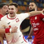 15.01.2021 Egipt. Mistrzostwa świata w piłce ręcznej. Mecz Tunezja - Polska. Na zdjęciu (od lewej): Jaballah Jihed i Arkadiusz Moryto / Khaled Elfiqi / POOL / PAP/EPA