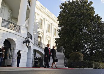 Prezydent Donald Trump i Melania Trump opuszczają Biały Dom / AL DRAGO / POOL / PAP/EPA