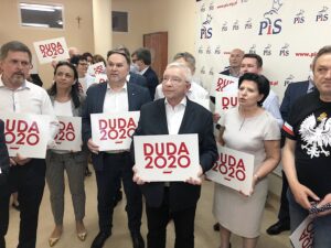 28.06.2020. Kielce. Sztab wyborczy PiS. Na zdjęciu (od lewej): Jarosław Karyś, Marek Kwitek - poseł PiS, Krzysztof Lipiec - poseł; lider świętokrzyskiego PiS, Mirosław Gębski - starosta kielecki / Jarosław Kubalski / Radio Kielce