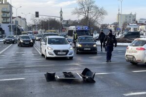 29.01.2021. Kielce. Wypadek na skrzyżowaniu ulic Źródłowej i Sandomierskiej / Jarosław Kubalski / Radio Kielce