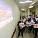 28.06.2020. Kielce. Sztab wyborczy PiS.  Na zdjęciu (od lewej): Jarosław Karyś, Marek Kwitek - poseł PiS, Krzysztof Lipiec, poseł; lider świętokrzyskiego PiS / Jarosław Kubalski / Radio Kielce