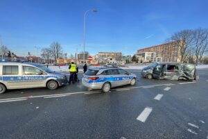 29.01.2021. Kielce. Wypadek na skrzyżowaniu ulic Źródłowej i Sandomierskiej / Jarosław Kubalski / Radio Kielce