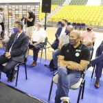 13.08.2020. Kielce. Konferencja prasowa. Na zdjęciu (w pierwszym rzędzie, od lewej): Bogdan Wenta - prezydent Kielc, Tomasz Jamka - członek zarządu województwa, Talant Dujszebajew - trener klubu Łomża Vive Kielce / Jarosław Kubalski / Radio Kielce