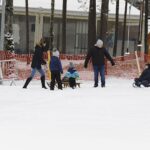 13.01.2021 Kielce. Zabawy dzieci na śniegu / Jarosław Kubalski / Radio Kielce