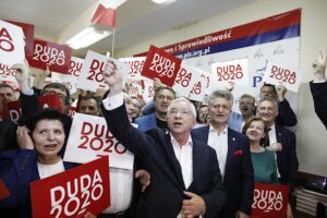 12.07.2020. Kielce. Sztab wyborczy PiS. Na zdjęciu (z lewej): Mirosław Gębski - starosta kielecki, Krzysztof Lipiec - lider świętokrzyskich struktur PiS, Krzysztof Słoń - senator PiS, Zbigniew Koniusz - wojewoda świętokrzyski / Jarosław Kubalski / Radio Kielce