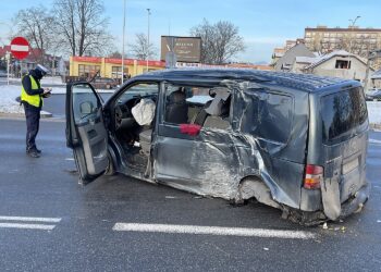 29.01.2021. Kielce. Wypadek na skrzyżowaniu ulic Źródłowej i Sandomierskiej / Jarosław Kubalski / Radio Kielce