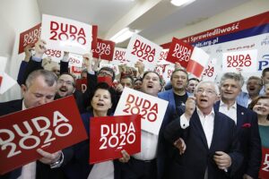 12.07.2020. Kielce. Sztab wyborczy PiS. Na zdjęciu (z lewej): Marek Kwitek - poseł PiS, Mirosław Gębski - starosta kielecki, Krzysztof Lipiec - lider świętokrzyskich struktur PiS, Krzysztof Słoń - senator PiS / Jarosław Kubalski / Radio Kielce