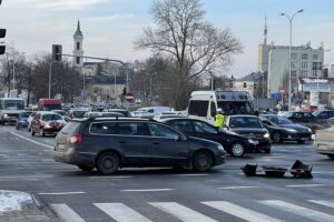 29.01.2021. Kielce. Wypadek na skrzyżowaniu ulic Źródłowej i Sandomierskiej / Jarosław Kubalski / Radio Kielce