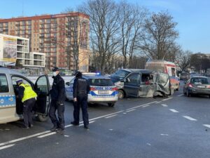 29.01.2021. Kielce. Wypadek na skrzyżowaniu ulic Źródłowej i Sandomierskiej / Piotr Kwaśniewski / Radio Kielce