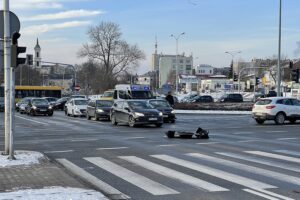 29.01.2021. Kielce. Wypadek na skrzyżowaniu ulic Źródłowej i Sandomierskiej / Jarosław Kubalski / Radio Kielce