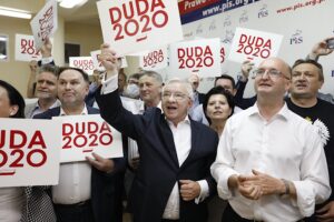 28.06.2020. Kielce. Sztab wyborczy PiS. Na zdjęciu (od lewej): Marek Kwitek, poseł PiS, Krzysztof Lipiec, poseł; lider świętokrzyskiego PiS, Piotr Wawrzyk - poseł; wiceminister spraw zagranicznych / Jarosław Kubalski / Radio Kielce