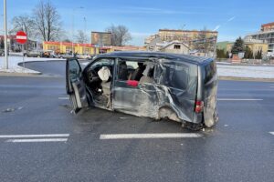 29.01.2021. Kielce. Wypadek na skrzyżowaniu ulic Źródłowej i Sandomierskiej / Jarosław Kubalski / Radio Kielce