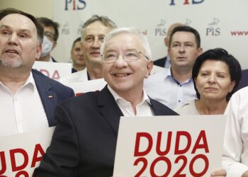 28.06.2020. Kielce. Sztab wyborczy PiS. Na zdjęciu (od lewej): Marek Kwitek - poseł PiS i Krzysztof Lipiec - lider świętokrzyskiego PiS / Jarosław Kubalski / Radio Kielce