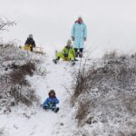 13.01.2021 Kielce. Zabawy dzieci na śniegu / Jarosław Kubalski / Radio Kielce