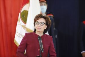 01.09.2020 Włoszczowa. Inauguracja roku szkolnego we Włoszczowie z udziałem Elżbiety Witek, marszałek Sejmu. Na zdjęciu: Elżbieta Witek - marszałek Sejmu / Jarosław Kubalski / Radio Kielce