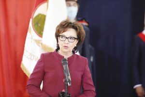 01.09.2020 Włoszczowa. Inauguracja roku szkolnego we Włoszczowie z udziałem Elżbiety Witek, marszałek Sejmu. Na zdjęciu: Elżbieta Witek - marszałek Sejmu / Jarosław Kubalski / Radio Kielce