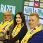 13.08.2020. Kielce. Konferencja prasowa. Na zdjęciu (od lewej): Marian Urban - Łomża Vive Kielce, Jagoda Iwańczuk - prezes Van Pur SA, Bertus Servaas - Łomża Vive Kielce / Jarosław Kubalski / Radio Kielce