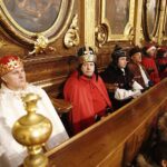 06.01.2020 Kielce. Orszak Trzech Króli/ Na zdjęciu (od lewej): pułkownik Jarosław Molisak (Kacper) - szef Wojewódzkiego Sztabu Wojskowego w Kielcach, Przemysław Predygier (Melchior) - dyrektor TVP3 Kielce, Grzegorz Motak (Baltazar) - dowódca 10. Świętokrzyskiej Brygady Obrony Terytorialnej i Marek Adamczak (Talanger) - założyciel Muzeum Samochodu Papieskiego JP2 w Kielcach / Jarosław Kubalski / Radio Kielce