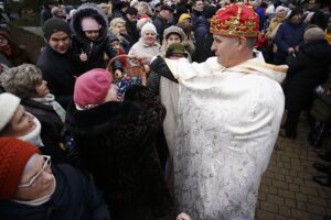 06.01.2020 Kielce. Orszak Trzech Króli. Na zdjęciu: pułkownik Jarosław Molisak (Kacper) - szef Wojewódzkiego Sztabu Wojskowego w Kielcach / Jarosław Kubalski / Radio Kielce