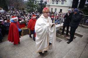 06.01.2020 Kielce. Orszak Trzech Króli. Na zdjęciu: pułkownik Jarosław Molisak (Kacper) - szef Wojewódzkiego Sztabu Wojskowego w Kielcach / Jarosław Kubalski / Radio Kielce