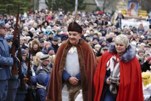 06.01.2020 Kielce. Orszak Trzech Króli. Na zdjęciu: Marek Adamczak (Talanger) - założyciel Muzeum Samochodu Papieskiego JP2 w Kielcach / Jarosław Kubalski / Radio Kielce