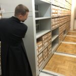 09.01.2021 Sandomierz. Archiwum diecezji sandomierskiej. Na zdjęciu ksiądz Piotr Tylec - dyrektor archiwum / Grażyna Szlęzak-Wójcik / Radio Kielce