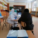 14.01.2021 Busko-Zdrój. Badania przesiewowe w Szkole Podstawowej nr 3 / Marta Gajda / Radio Kielce