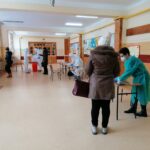 14.01.2021 Busko-Zdrój. Badania przesiewowe w Szkole Podstawowej nr 3 / Marta Gajda / Radio Kielce