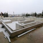 27.01.2021. Kazimierza Wielka. Budowa basenu siarkowego / Marta Gajda / Radio Kielce