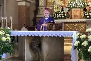 05.06.2020. Rudnik nad Sanem. Msza pogrzebowa księdza Czesława Wali. Na zdjęciu: Krzysztof Nitkiewicz - biskup sandomierski / Grażyna-Szlęzak-Wójcik / Radio Kielce