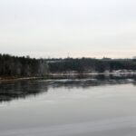 24.01.2021. Doły Biskupie. Zapora Wióry na rzece Świślinie / Robert Felczak / Radio Kielce