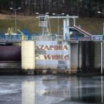 24.01.2021. Doły Biskupie. Zapora Wióry na rzece Świślinie / Robert Felczak / Radio Kielce