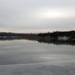 24.01.2021. Doły Biskupie. Zapora Wióry na rzece Świślinie / Robert Felczak / Radio Kielce