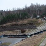 24.01.2021. Doły Biskupie. Zapora Wióry na rzece Świślinie / Robert Felczak / Radio Kielce