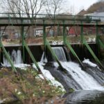 23.01.2021. Doły Biskupie. Jaz na rzece Świślinie / Robert Felczak / Radio Kielce